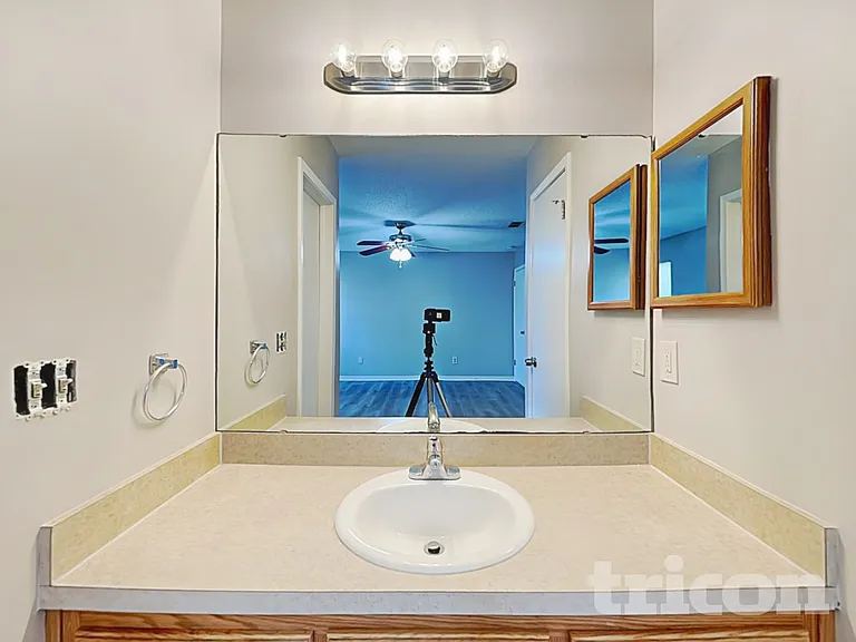 670 Roger Sherman St — Photo 11
