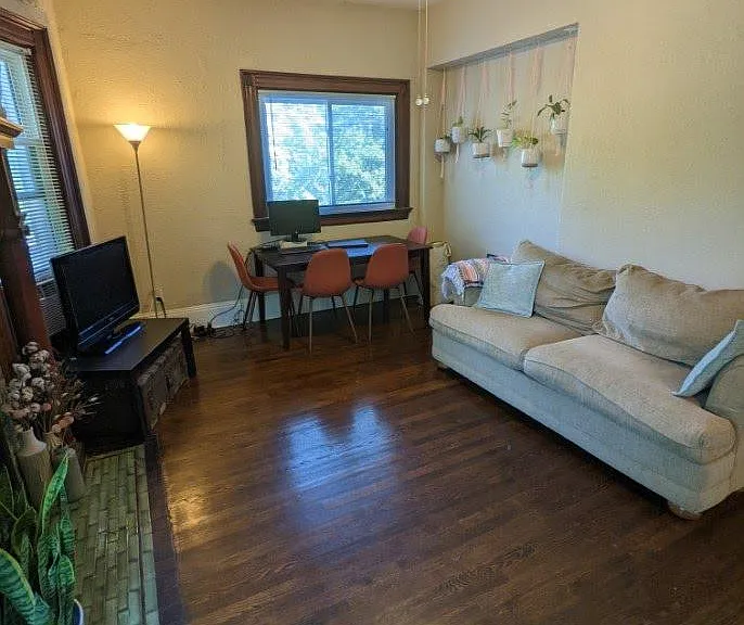 715 E 29th St #3 — Photo 3