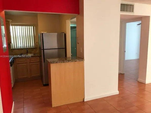 110 Fontainebleau Blvd APT 101, Miami, FL 33172
