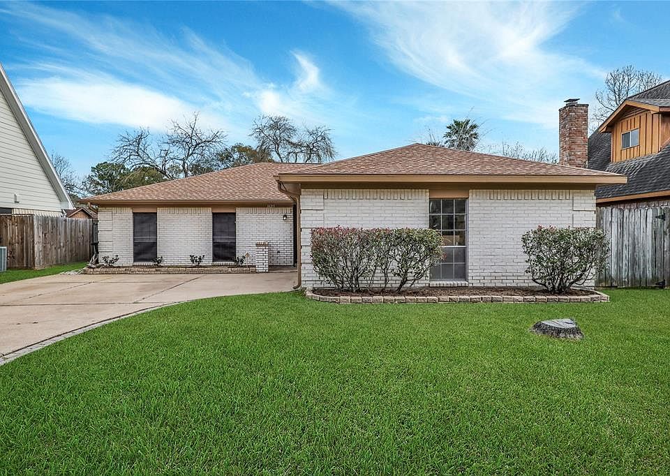 1st image of 16211 La Avenida Dr
