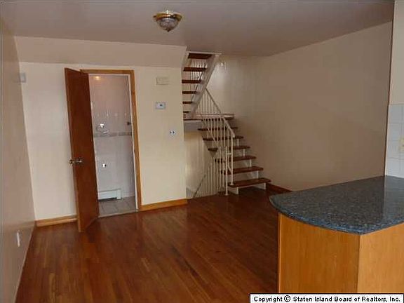 4th image of 62 Dayna Dr