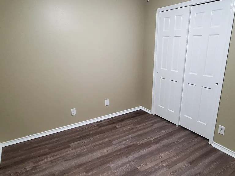 1208 Carolina St — Photo 12
