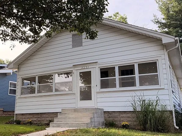 2221 Seabury Ave, Terre Haute, IN 47803