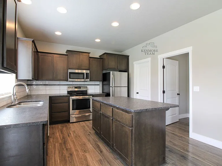 4380 S Anderson Pl — Photo 2