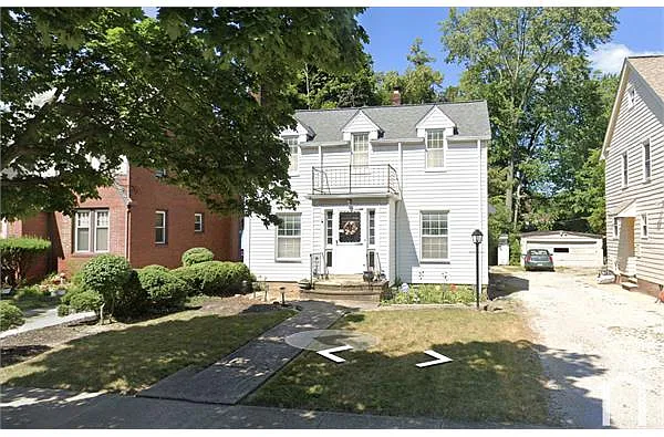 1916 Powell Ave photo 1