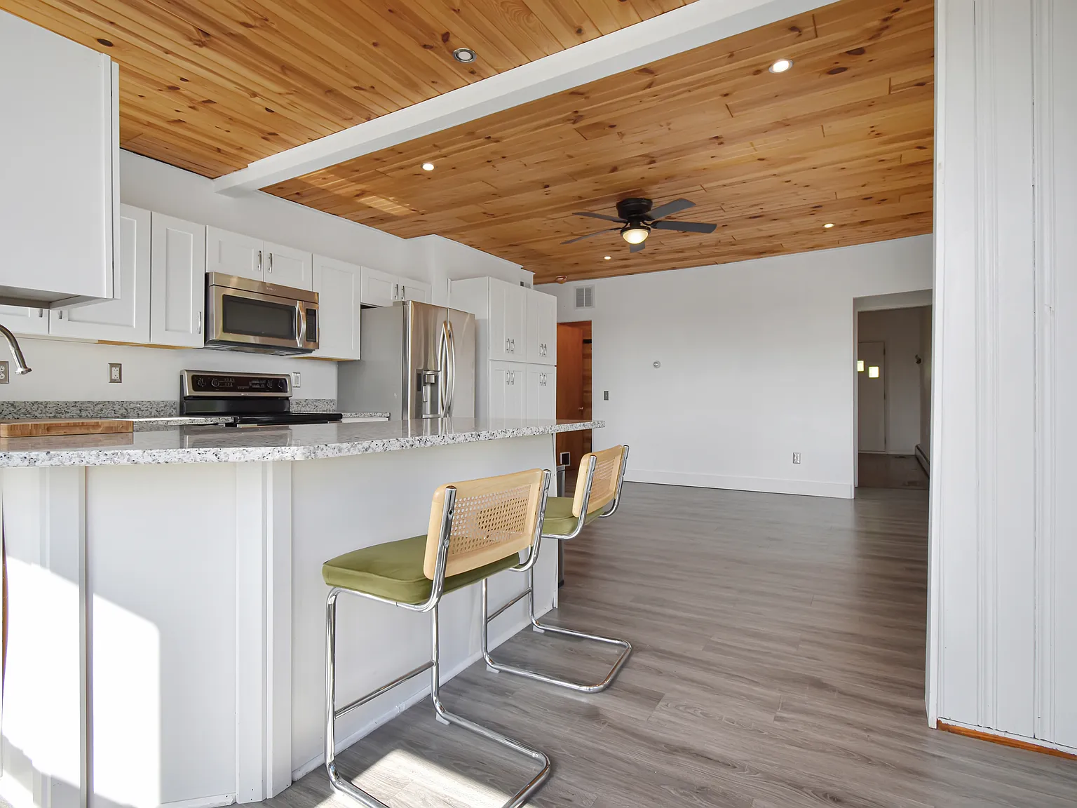 2 bed, 2.5 bath, 1206 sqft, $1,200 — Photo 4