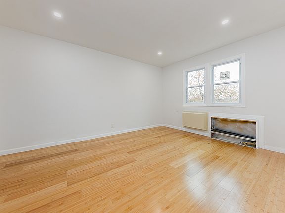 5th image of 717 E 58th St #3