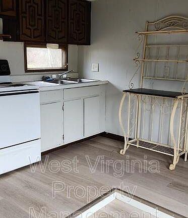 3rd image of 110 Cochran Ln