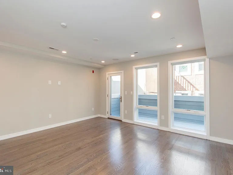 1703 Bainbridge St #2 — Photo 6