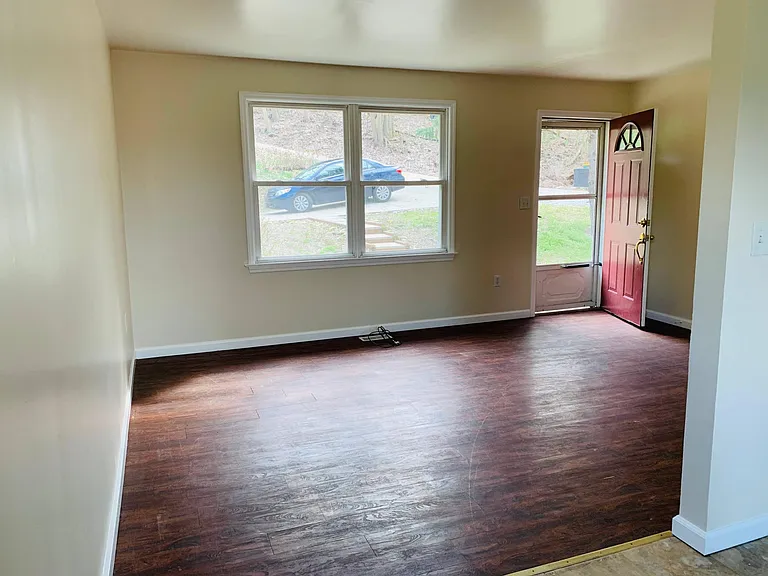 2284 McKees Rocks Rd — Photo 4