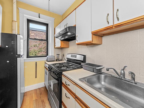 4th image of 39 Glenville Ave APT 18