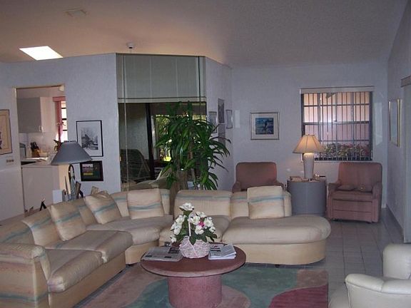 4th image of 8087 Popash Ct