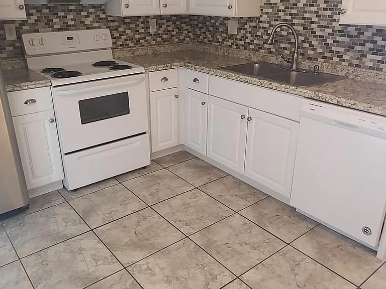Hiddencrest Ln — Photo 5