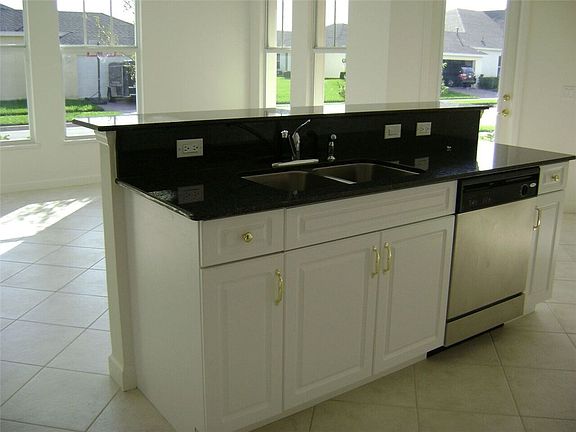 4th image of 10499 SW Westlawn Blvd