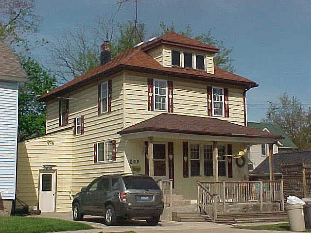 1st image of 209 N Shiawassee St