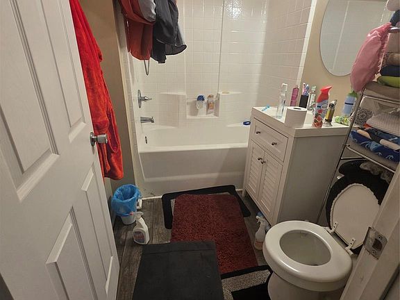 4th image of 1021 E Airline Ave