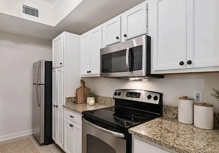 1704 Frederica Rd — Photo 4