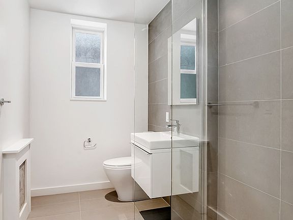 3rd image of 40 Linden Blvd APT 3E