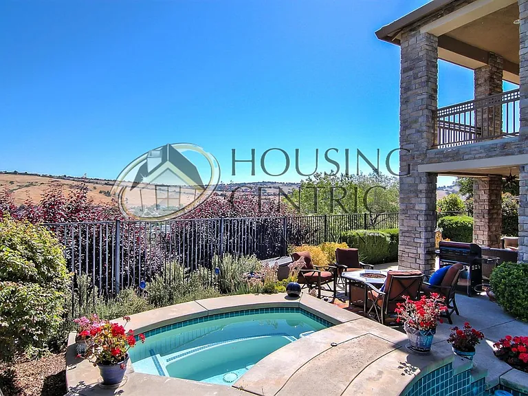 1323 Souza Dr — Photo 29