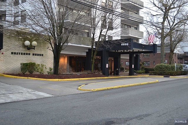 1st image of 1600 Center Ave APT 8B