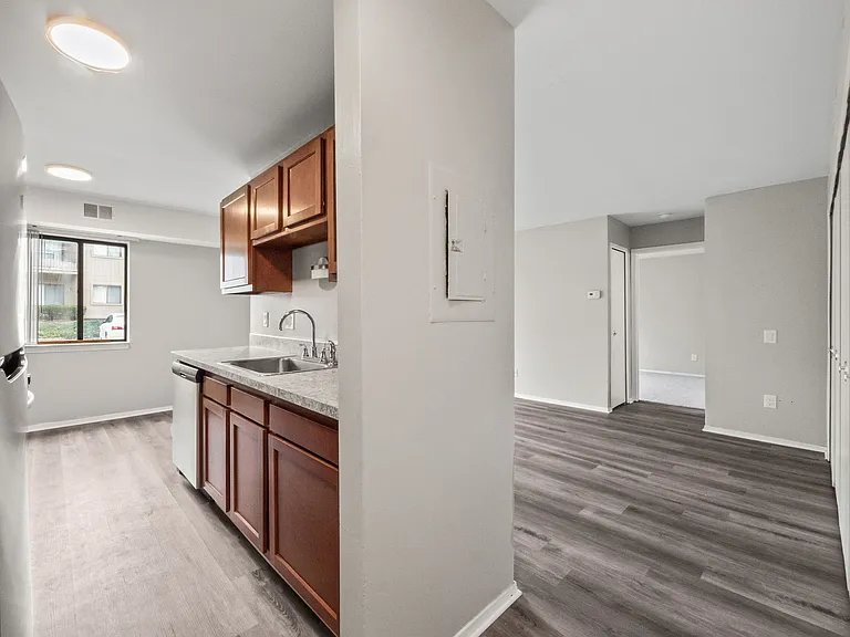 Glenwood Apartments — Photo 17