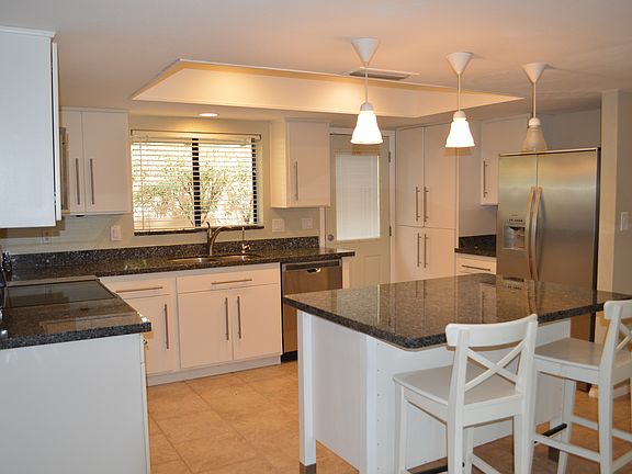 3rd image of 943 N 85th St