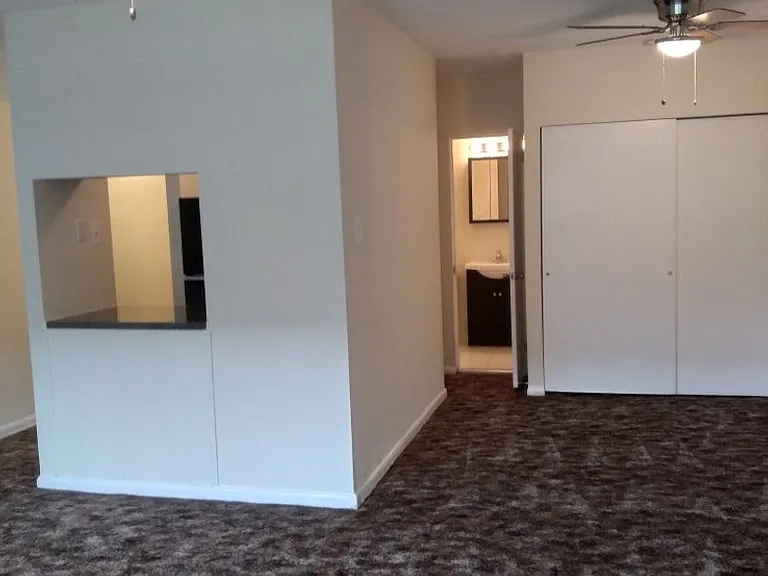 Creswood Apartments- Come home to Convenience! — Photo 37