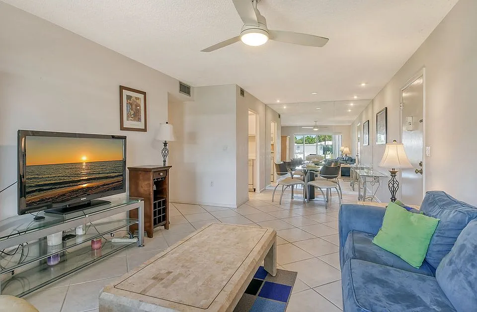 Building Photo - 3209 Beneva Rd #104