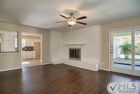 5th image of 703 Tanglewood Dr E