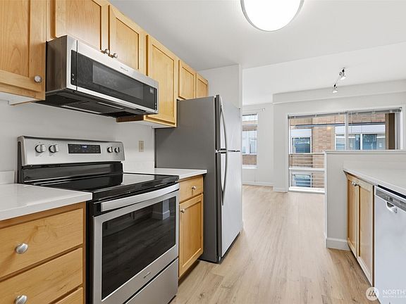 5th image of 701 Columbia Street #612