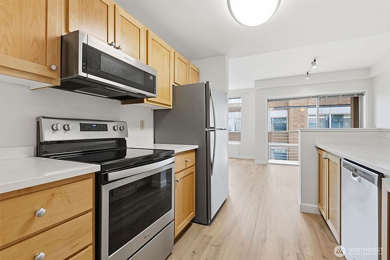 5th image of 701 Columbia Street #612
