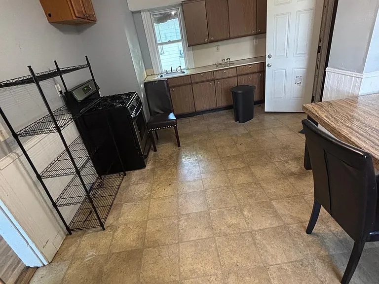 351 Elm St #2 — Photo 8