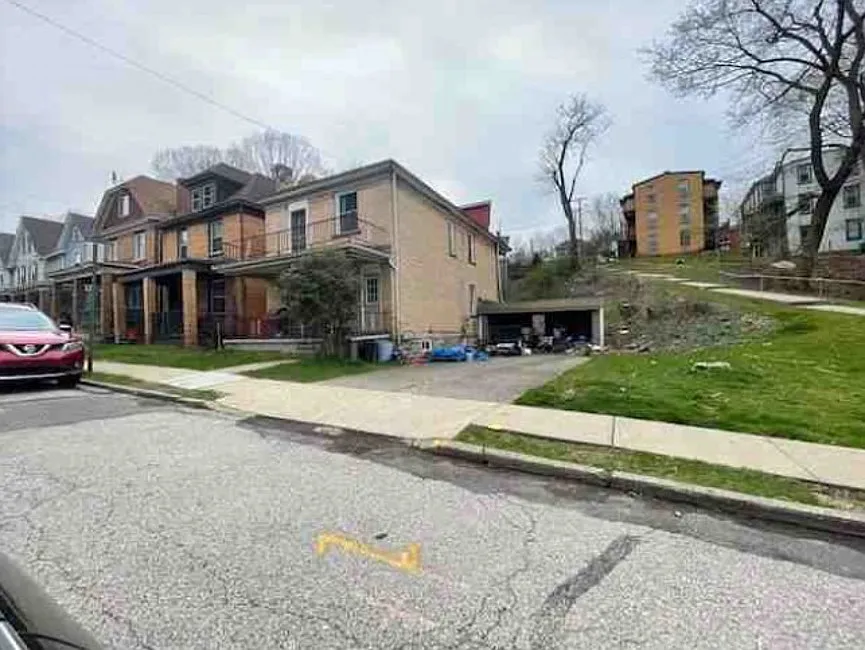 695 Shade Ave photo 1