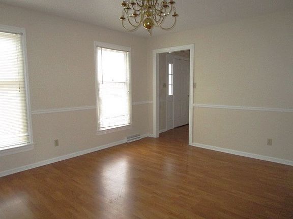 5th image of 290 Dalewood Dr