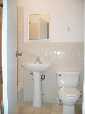 Rented by Perry Associates NYC Inc | media 20