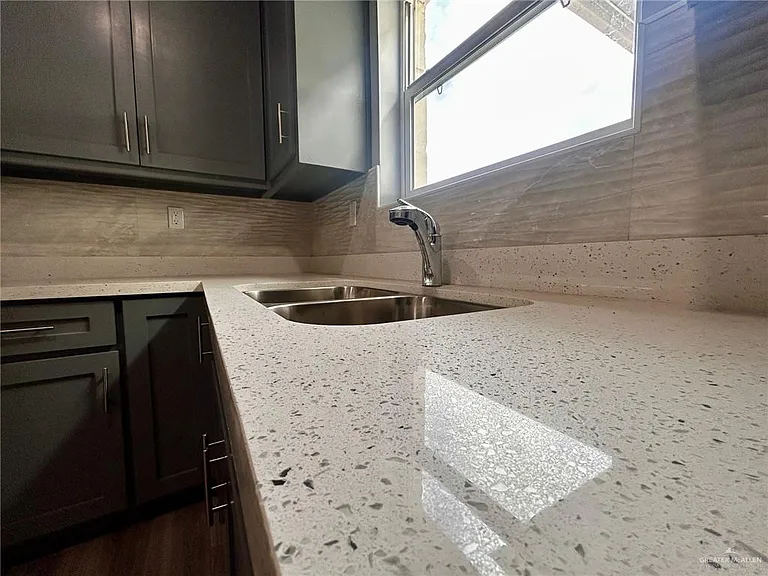 908 W Kohala Ave #1 — Photo 7