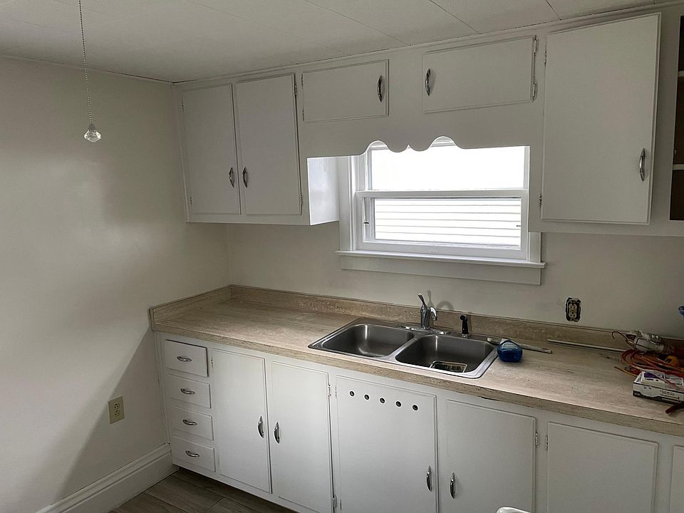 2nd image of 456 Main St