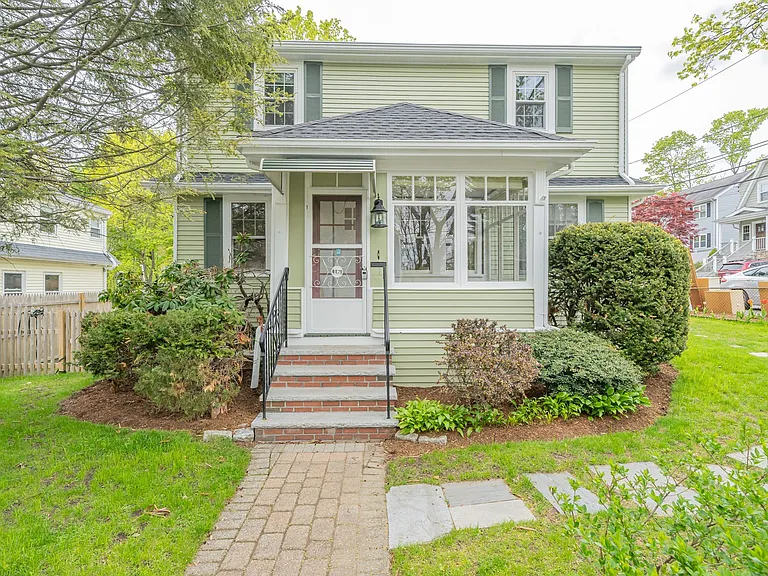 16 Crescent Hill Ave — Photo 1