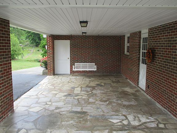 4th image of 377 Twin Hills Dr