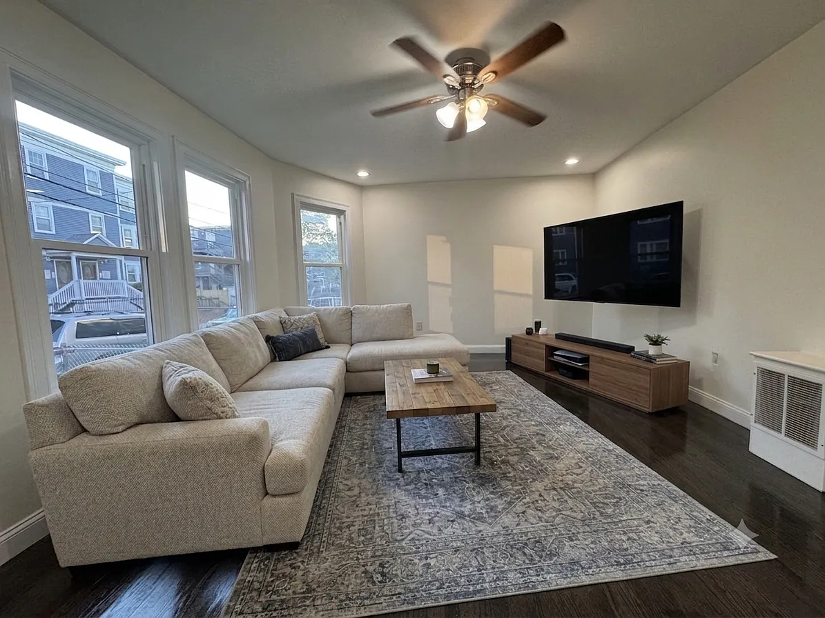 3 bed, 1300 sqft, $3,300 — Photo 1