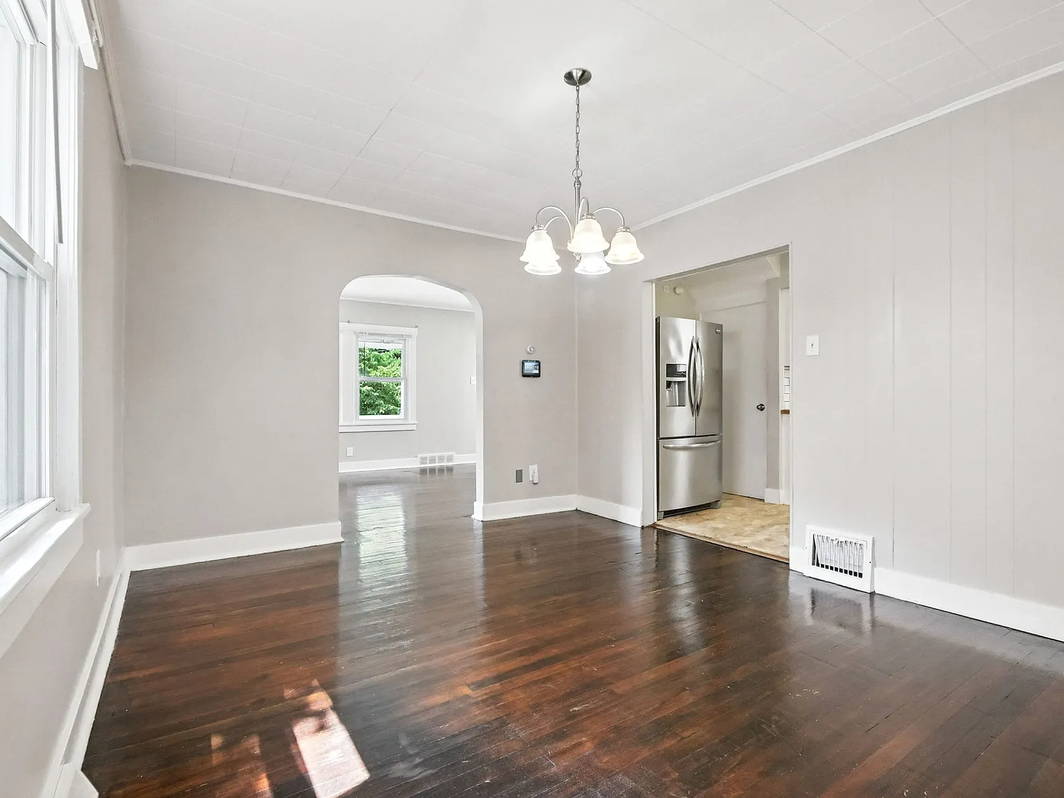 3 bed, 1.5 bath, 1256 sqft, $1,300 — Photo 3