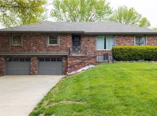 1009 SW Twilight Ln, Blue Springs, MO 64015