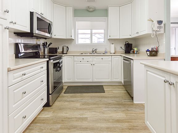 5th image of 2285 Atkinson St #407