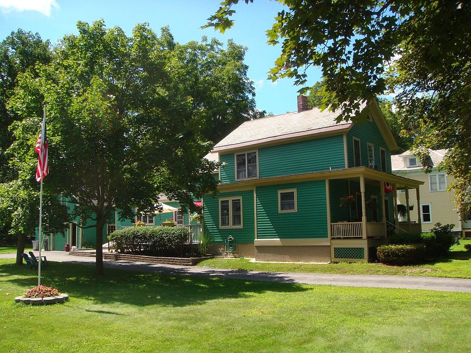 2nd image of 62 McLean St