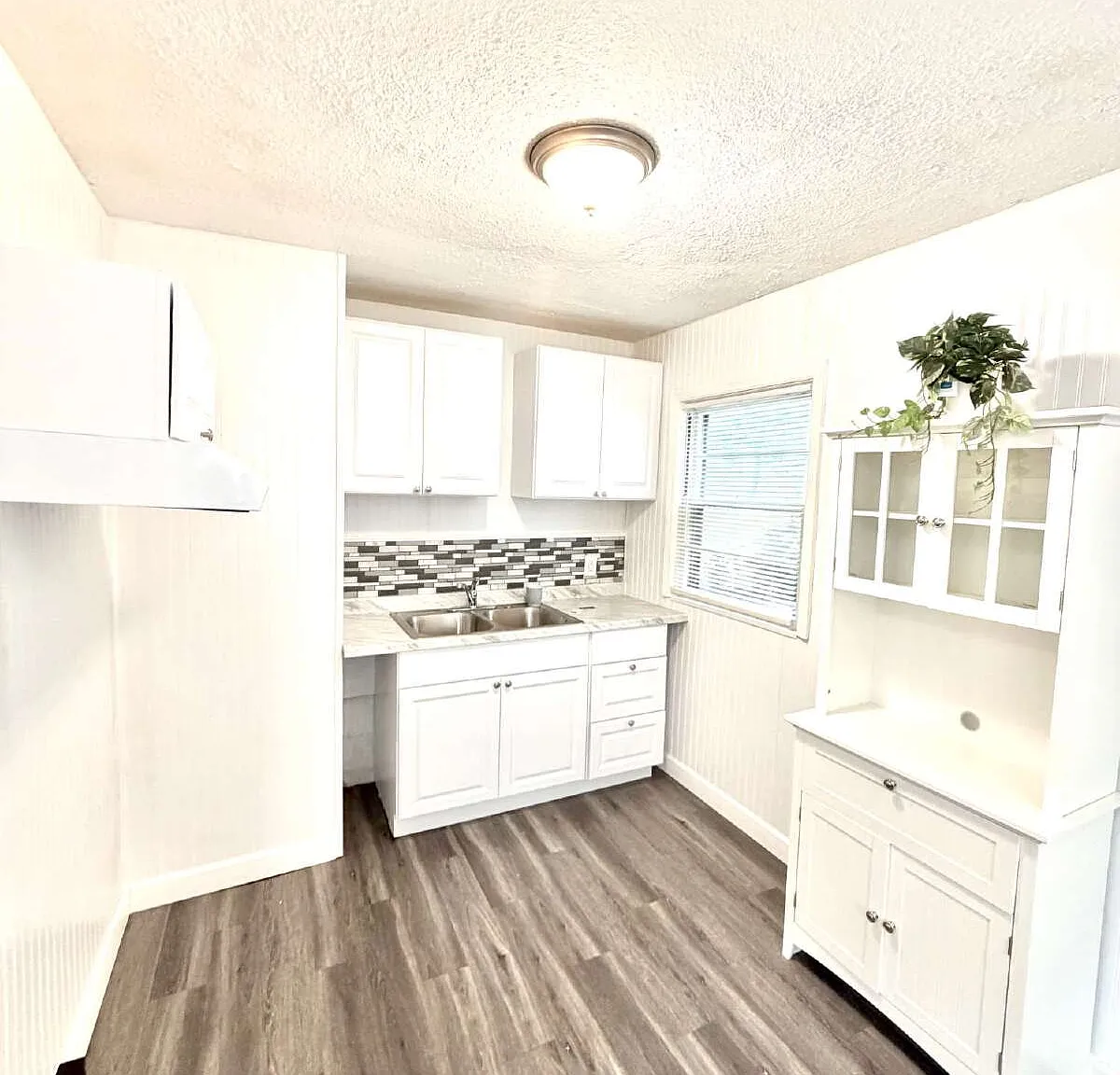 2 bed, 1.0 bath, 749 sqft, $1,200 — Photo 4