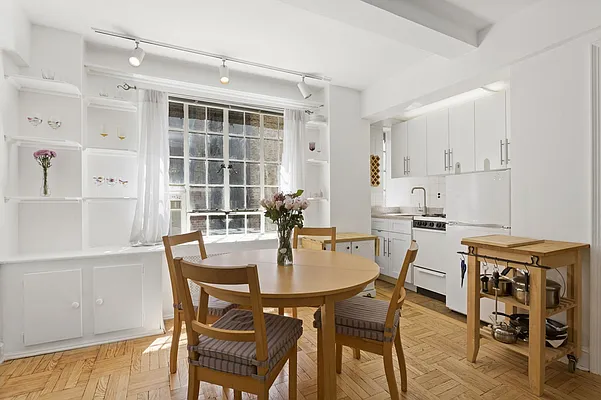 Sold by Citi Habitats | media 9