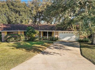 1104 N Shore Dr, Leesburg, FL 34748
