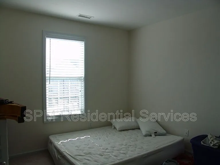 108 Lincoln Place Cir — Photo 3