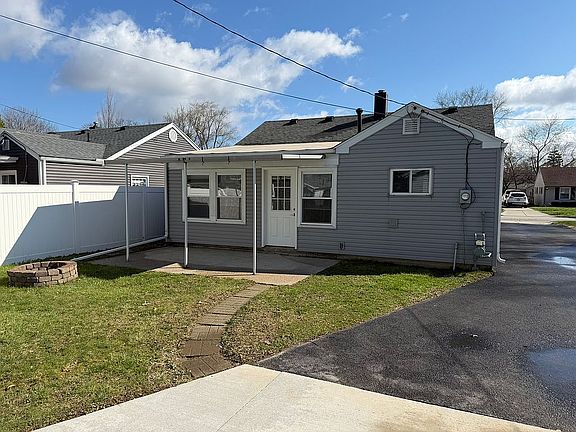 2nd image of 1113 Hugo St