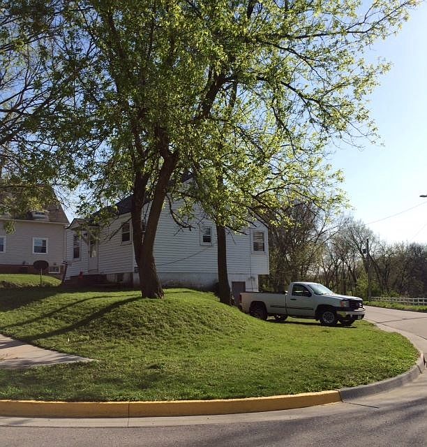 1st image of 327 N Russell Ave